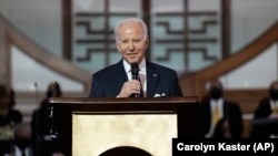 El presidente Joe Biden habla en la Iglesia Bautista Ebenezer, en Atlanta, el domingo 15 de enero de 2023. (AP Foto/Carolyn Kaster)