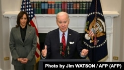 El presidente Joe Biden y la vicepresidenta Kamala Harris, hablando el 5 de enero de 2023 sobre seguridad y reforzamiento de las fronteras estadounidenses. (AFP/Jim Watson).