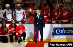 Sergei Fedorov ganó múltiples campeonatos con el equipo Detroit Red Wings. (AP/Paul Sancya)