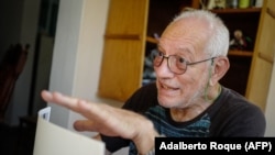 El opositor cubano Vladimiro Roca, durante una entrevista con AFP en 2018. (Adalberto Roque/AFP/Archivo)