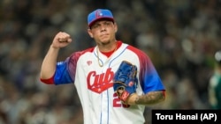 El pitcher Yariel Rodríguez en el juego contra Australia, en los cuartos de final del Clásico Mundial de Báisbol, en Tokío, Japón. (AP/Toru Hanai)