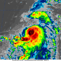 Imagen del satélite de la tormenta Idalia sobre el extremo occidental de Cuba. (NOAA)