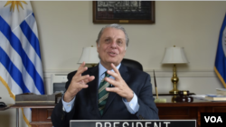 El embajador de Uruguay ante la Organización de Estados Americanos (OEA), Washington Abdala, durante una entrevista con la Voz de América el 13 de junio de 2023, previo a la Asamblea General del organismo, en Washington, EEUU. [Foto: Tomás Guevara/ VOA]