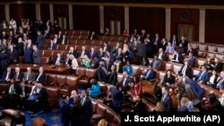 Miembros de la Cámara de Representantes intentan elegir al representante Jim Jordan, como su nuevo presidente, martes 17 de octubre de 2023.