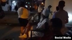 Mujeres protestan en Luyanó, La Habana, por malas condiciones en albergue. (Captura de video/Facebook Jorge Armando Hechevarría Mendéz)