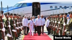 Miguel Díaz-Canel llega a Palenque, México, para cumbre migratoria convocada por López Obrador. 