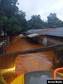 Inundaciones en Moa tras las intensas lluvias de este domingo. (Facebook/Camilo Velazco Petittón)