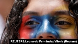 Una manifestante en una protesta contra los resultados electorales que otorgaron al presidente Nicolás Maduro un tercer mandato, en Caracas, Venezuela, el 3 de agosto de 2024. (REUTERS/Leonardo Fernández Viloria IMÁGENES TPX DEL DÍA).