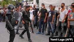 Fuerzas de seguridad del régimen cubano en el municipio de Arroyo Naranjo, La Habana (Yamil Lage/AFP Archivo)