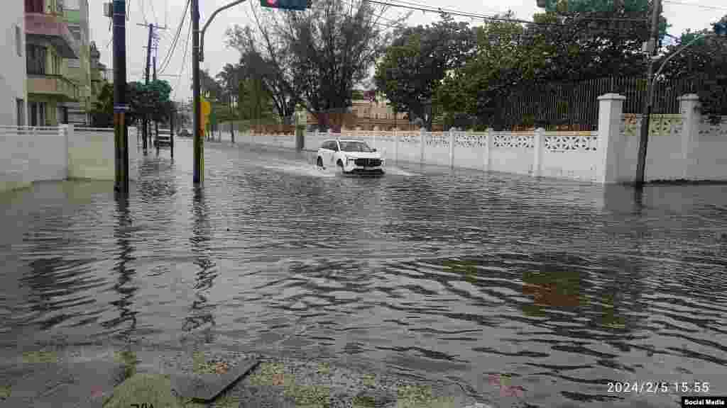 Calles inundadas en El Vedado. (Facebook/Comunicación Dgtph)