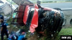 La camioneta en la que viajaban los migrantes cubanos. (Foto: INM)