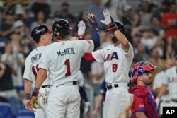 Trea Turner celebra su jonr[on en el sexto inning del juego contra Cuba, en la seminifinal del WBC. (AP/Wilfredo Lee)