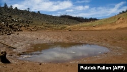 Una zona de Oroville, California, donde están bajando los niveles de agua. (Patrick T. Fallon / AFP).