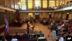 Jimmy Carter pronuncia su discurso en La Universidad de La Habana el 14 de mayo de 2002. AP Photo/Gregory Bull)