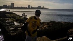 Habaneros en el Malecón. (AP/Ramon Espinosa)