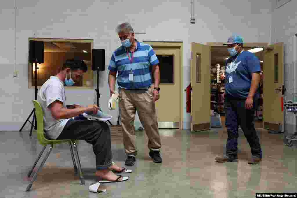 El inmigrante cubano Aramis Barrios en el albergue Colores United, en Deming, New Mexico, el 30 de marzo de 2022.