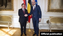 El primer ministro de Bélgica, Charles Michel, recibe al canciller cubano, Bruno Rodríguez.