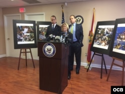 Congresistas cubanoamericanos en conferencia de prensa sobre los dos años de cambio de política hacia Cuba.