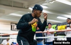 Erislandy Lara entrena antes de la pelea de este sábado, 28 de mayo. (Foto: Facebook)