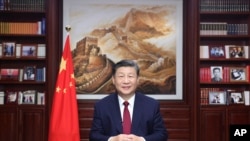 El presidente de China, Xi jinping, pronuncia un discurso el 31 de diciembre de 2023. (Ju Peng/Xinhua via AP).