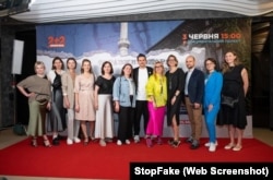 El equipo de Smart Angel en el estreno de la película "La verdadera historia de Crimea".