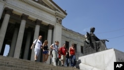 De los 21.942 aspirantes a carreras universitarias en el curso 2024 que se presentaron a las pruebas de ingreso en la isla, apenas la mitad logró aprobar.