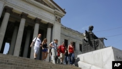 Un grupo de estudiantes en la Universidad de La Habana. AP Photo/ Javier Galeano