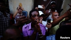 Un creyente en la procesión de la Virgen de la Caridad del Cobre, en La Habana. REUTERS/Alexandre Meneghini