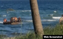 Un grupo de 19 balseros arribó a Fort Lauderdale en la noche del sábado.