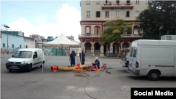 Fotos de reparaciones al servicio de electricidad en La Habana.