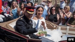 Los recién casados, el prícipe Harry y la estadounidense Meghan Markle. 