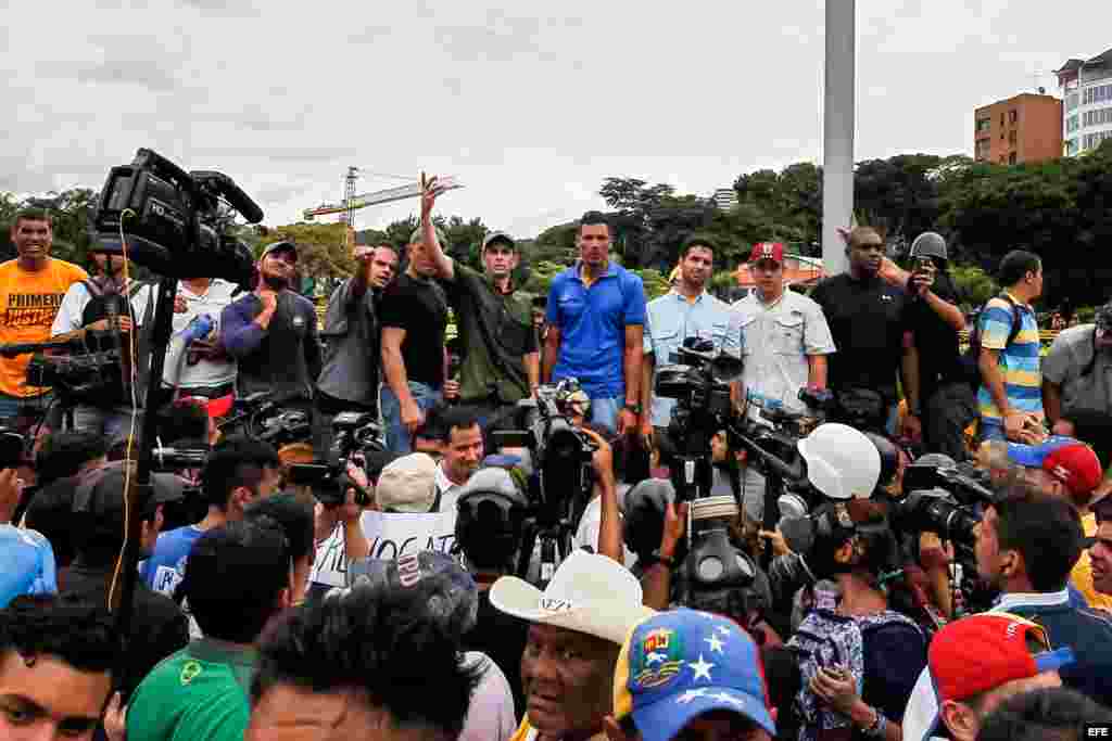 Henrique Capriles durante una manifestación, hoy martes 7 de junio del 2016, en la ciudad de Caracas (Venezuela).