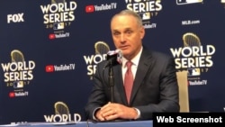 Rob Manfred durante su rueda de prensa.