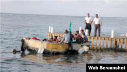 Grupo de cubanos en Caimán Brac.