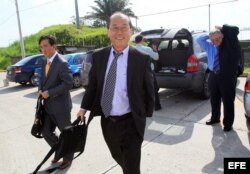 Ra Yun Bak, consejero político de la Embajada de Corea del Norte en Cuba, a su llegada al Tribunal de Colón.