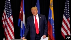 El presidente Donald Trump en una mesa redonda sobre Venezuela en la iglesia Centro Adoración de Jesús, en Doral, Florida.