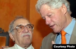 En una ocasión García Márquez fue portador de una carta de Castro para el presidente de EEUU, Bill Clinton.