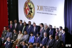 Ministros de Defensa de América se sitúan para la fotografía oficial de la XII Conferencia de Ministros de Defensa de Américas