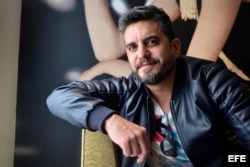 El cineasta cubano Pavel Giroud director de "El acompañante", en la que profundiza sobre la crisis del sida en la Cuba de los ochenta.