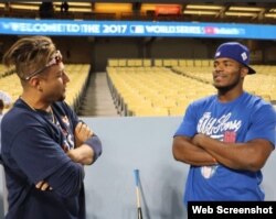 (i-e) Yulieski Gurriel y Yasiel Puig.