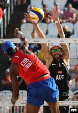 El cubano Nivaldo Díaz en acción ante el austríaco Clemens Doppler.