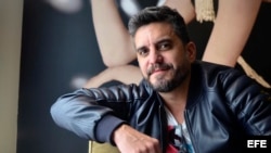 El cineasta cubano Pavel Giroud director de "El acompañante", en la que profundiza sobre la crisis del sida en la Cuba de los ochenta.