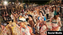 El desfile de Chanel terminó en una conga por el Prado