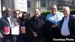 En la foto, de izquierda a derecha: Calixto Gammalame (AJC), Elena Larrinaga (OCDH), Nancy Alfaya (OCDH), Yaxys Cires (OCDH), Jorge Olivera y Wilfredo Vallín (AJC).