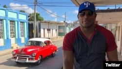 Yasiel Puig vista Palmira, su pueblo natal en Cienfuegos, Cuba. Tomado de la red social Twitter.