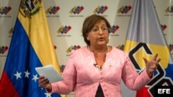 La presidenta del Consejo Nacional Electoral, Tibisay Lucena, ofrece declaraciones en Caracas este 9 de agosto. EFE