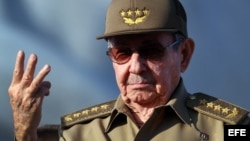 Raúl Castro, lidera el desfile por el Día Internacional de los Trabajadores el 01 de mayo de 2017, en la Plaza de la Revolución de La Habana (Cuba).