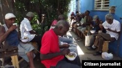 Un almuerzo del Proyecto Capitán Tondique. 