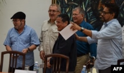 Miembros del Ejército de Liberación Nacional (ELN) de Colombia, durante una conferencia de prensa en La Habana, el 11 de mayo del 2017.