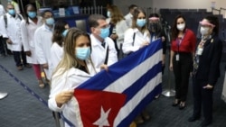 Llegada de médicos cubanos a Panamá el 24 de diciembre de 2020. AFP PHOTO / Aeropuerto Tocumen